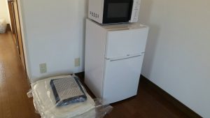 レンタルで納品した冷蔵庫・電子レンジ・布団セットの写真
