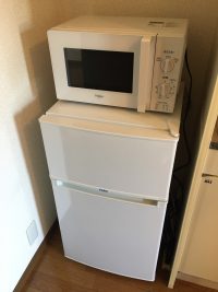 85L冷蔵庫、電子レンジの写真