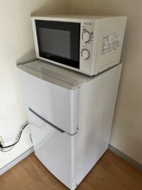 85L冷蔵庫、電子レンジの写真