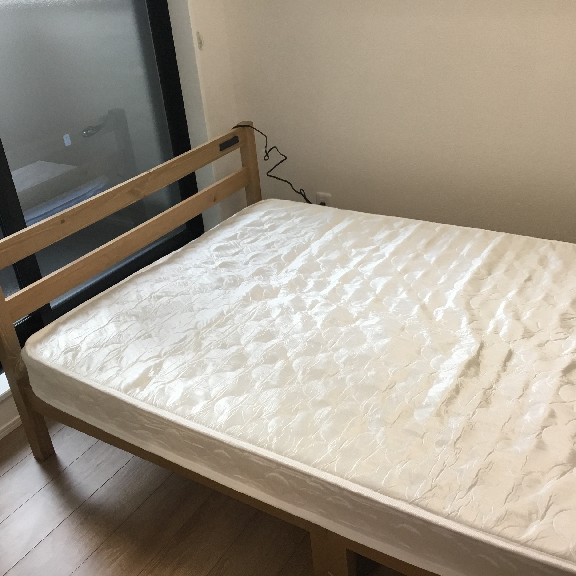 セミダブルベッド