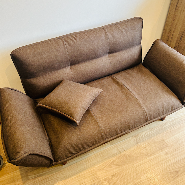 家具レンタルカジュアルソファの写真