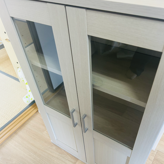 家具レンタル食器棚の写真