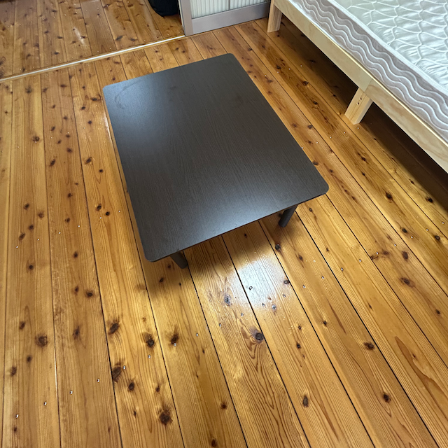 家具レンタルローテーブルの写真