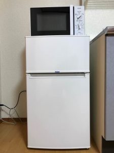 85L冷蔵庫、電子レンジの写真