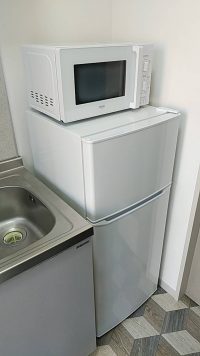 85L冷蔵庫、電子レンジの写真