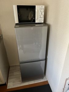 120Lファン式冷蔵庫、電子レンジの写真