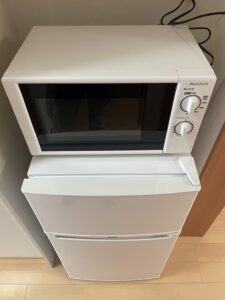 85L冷蔵庫、電子レンジの写真