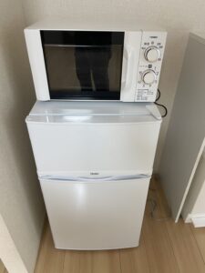 85L冷蔵庫、電子レンジの写真