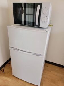 85L冷蔵庫、電子レンジの写真
