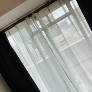 家具レンタルカーテンの写真