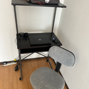 家具レンタルパソコンデスクの写真
