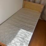 兵庫県尼崎市でデスクとシングルベッドを家具レンタルしていただきました！