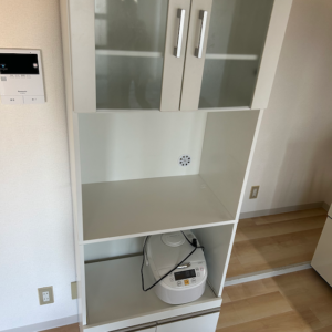 家具レンタル食器棚の写真