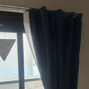 家具レンタルカーテンの写真