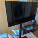 兵庫県伊丹市で32インチテレビスタンド付きを家電レンタルと家具レンタルしていただきました！