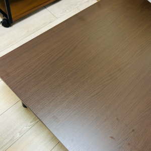 家具レンタルローテーブルの写真