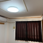 奈良県奈良市でデスクとデスクチェアとシーリングライトとカーテンを家電レンタルと家具レンタルしていただきました！